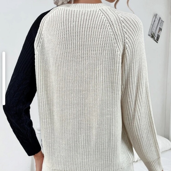 Beautiful cut out sweater - Picture 2 of 6